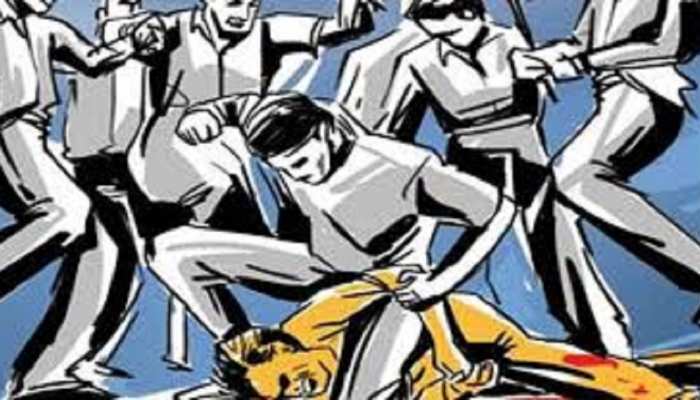 बांका: खूनी संघर्ष में एक दर्जन लोग गंभीर रूप से घायल, 2 गिरफ्तार बांका: खूनी संघर्ष में एक दर्जन लोग गंभीर रूप से घायल, 2 गिरफ्तार