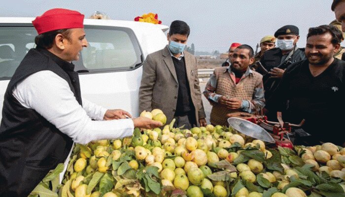 Akhilesh Yadav News In Hindi Akhilesh Yadav à¤ à¤² à¤ à¤¸ à¤ à¤¨ à¤¯ à¤ Photos Videos Zee News Hindi उत्तर प्रदेश के पूर्व मुख्यमंत्री अखिलेश यादव जी और श्री नीरज इंजीनियरिंग में सहपाठी रहे हैं। नीरज जी ने 1994 की एक पुरानी तस्वीर शेयर कि है जिसमें अखिलेश जी उन्हें विदा करने के लिए मैसूर स्टेशन के प्लेटफार्म पर आए हैं। एक दिन एडमिट कार्ड पर दिखा कि पिता के नाम के आगे एम एस यादव ही लिखा है। akhilesh yadav news in hindi akhilesh yadav à¤ à¤² à¤ à¤¸ à¤ à¤¨ à¤¯ à¤ photos videos zee news hindi