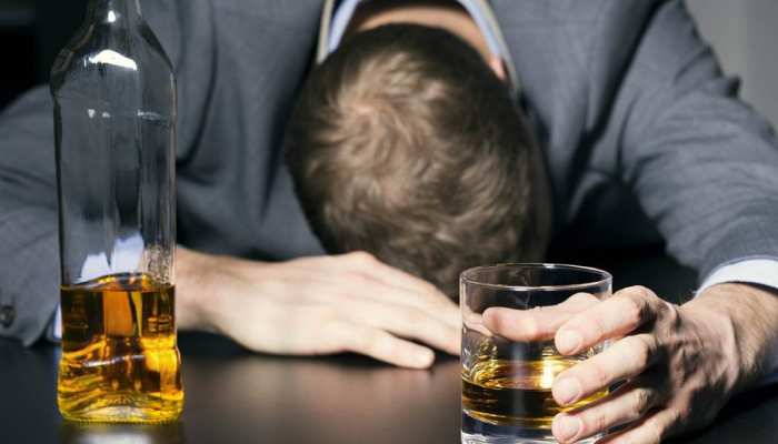 Alcohol के साथ कभी न लें ये चीजें, आ सकता है Heart Attack Alcohol के साथ कभी न लें ये चीजें, आ सकता है Heart Attack