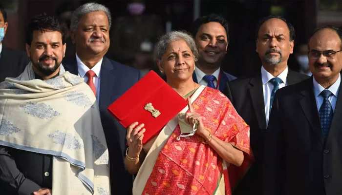 वित्त मंत्री सीतारमण ने दिया 'मेड इन इंडिया टैबलेट' वाला बयान, जानें क्या कहा