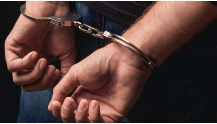 Khagaria News: छापेमारी में 3 पिस्तौल व 199 कारतूस बरामद, 3 अपराधी हुए गिरफ्तार Khagaria News: छापेमारी में 3 पिस्तौल व 199 कारतूस बरामद, 3 अपराधी हुए गिरफ्तार