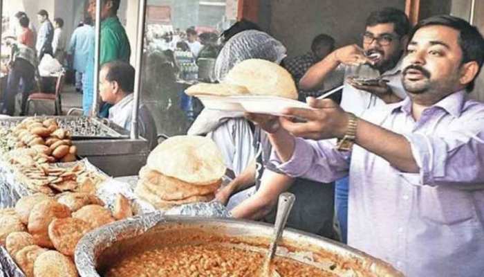 अब घर बैठे मंगा सकेंगे पसंद का स्ट्रीट फूड, Zomato ने  सरकार से मिलाया हाथ