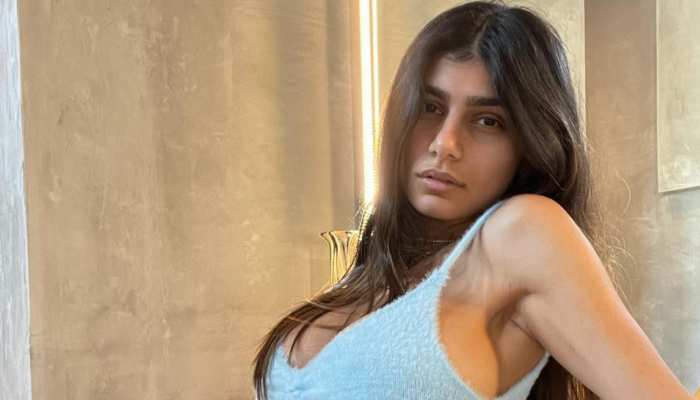 समोसा और गुलाब जामुन खाती दिखीं Mia Khalifa, प्यार-प्यार में दिया ट्रोलर्स को जवाब समोसा और गुलाब जामुन खाती दिखीं Mia Khalifa, प्यार-प्यार में दिया ट्रोलर्स को जवाब