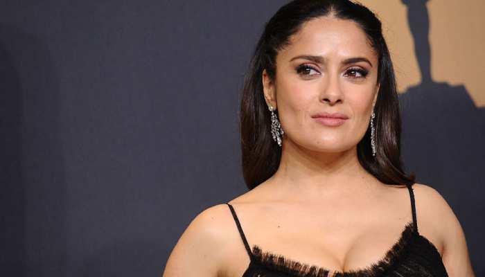 Salma Hayek अपने पहले अडल्ट सीन के दौरान इस वजह से लगी थीं रोने, किया खुलासा Salma Hayek अपने पहले अडल्ट सीन के दौरान इस वजह से लगी थीं रोने, किया खुलासा