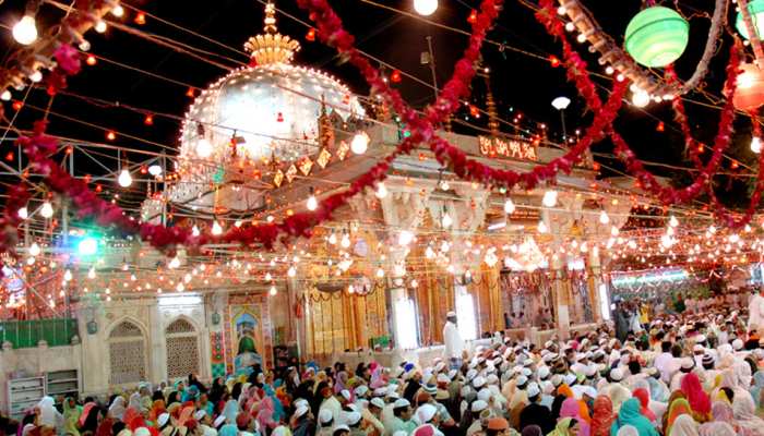 ग़रीब नवाज़ हज़रत ख़्वाजा मोईनुद्दीन हसन चिश्ती रहमतुल्ला अलैह का 809वां उर्स मुबारक ग़रीब नवाज़ हज़रत ख़्वाजा मोईनुद्दीन हसन चिश्ती रहमतुल्ला अलैह का 809वां उर्स मुबारक