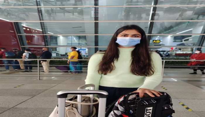 मनु भाकर का दिल्ली एयरपोर्ट पर अपमान, फ्लाइट में चढ़ने से रोकने पर किए कई ट्वीट मनु भाकर का दिल्ली एयरपोर्ट पर अपमान, फ्लाइट में चढ़ने से रोकने पर किए कई ट्वीट