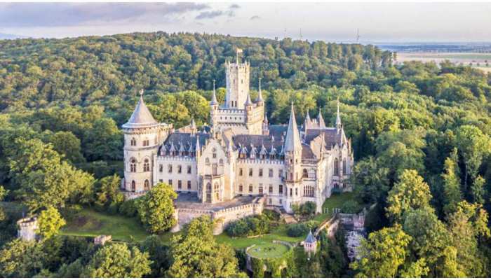 Germany के Prince Ernst August ने सिर्फ 1 यूरो में बेचा महल, दूसरे देश के Lodge में रहने को मजबूर पिता Germany के Prince Ernst August ने सिर्फ 1 यूरो में बेचा महल, दूसरे देश के Lodge में रहने को मजबूर पिता