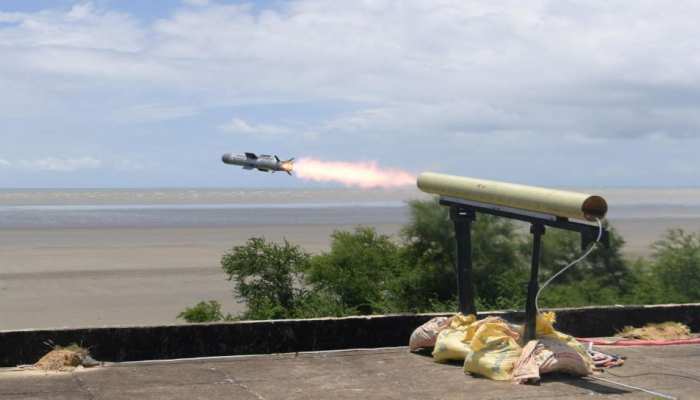 Dhruvastra and Helina Missile: पलक झपकते ही दुश्मन देश के टैंक को ध्वस्त कर देगा ध्रुवास्त्र मिसाइल, जल्द ही होगा सेना में शामिल Dhruvastra and Helina Missile: पलक झपकते ही दुश्मन देश के टैंक को ध्वस्त कर देगा ध्रुवास्त्र मिसाइल, जल्द ही होगा सेना में शामिल