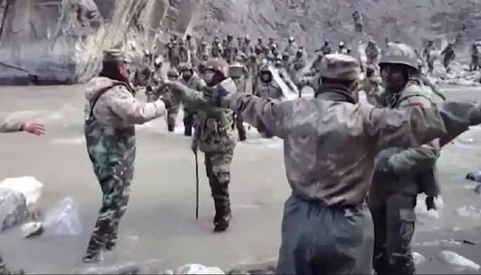 Galwan Valley में मारे गए सैनिकों की संख्या पर उठाए सवाल, China ने 3 ब्लॉगर्स को किया अरेस्ट Galwan Valley में मारे गए सैनिकों की संख्या पर उठाए सवाल, China ने 3 ब्लॉगर्स को किया अरेस्ट