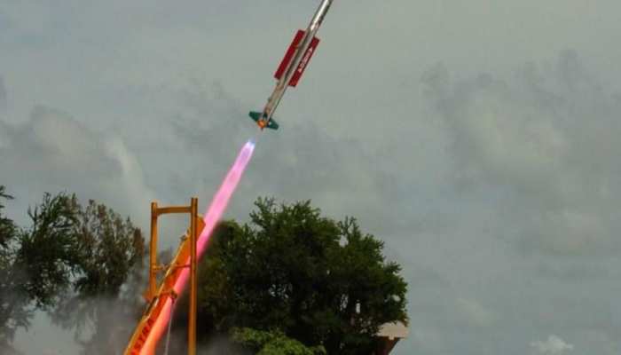 VL- SRSAM Missile: इस स्वदेशी मिसाइल से बढ़ेगी भारतीय सेना की ताकत, DRDO ने किया 'Surface To Air Missile' का सफल परीक्षण VL- SRSAM Missile: इस स्वदेशी मिसाइल से बढ़ेगी भारतीय सेना की ताकत, DRDO ने किया 'Surface To Air Missile' का सफल परीक्षण