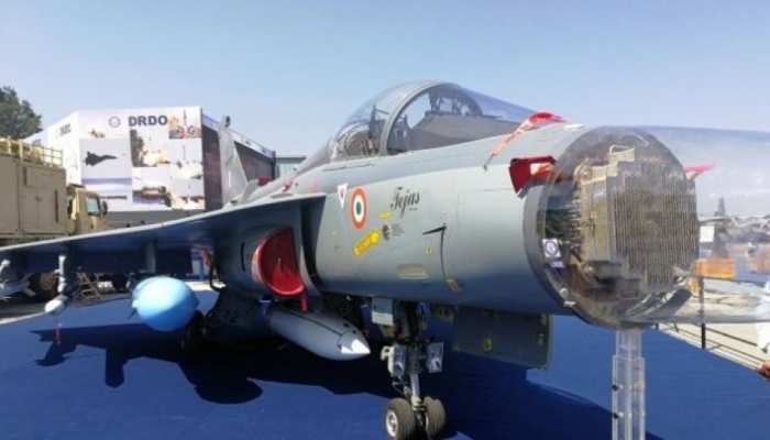 Uttam AESA Radar: स्वदेशी 'उत्तम' रडार से और ज्यादा ताकतवर होगा Tejas Fighter Jet, 100 टारगेट पर एक साथ नजर Uttam AESA Radar: स्वदेशी 'उत्तम' रडार से और ज्यादा ताकतवर होगा Tejas Fighter Jet, 100 टारगेट पर एक साथ नजर