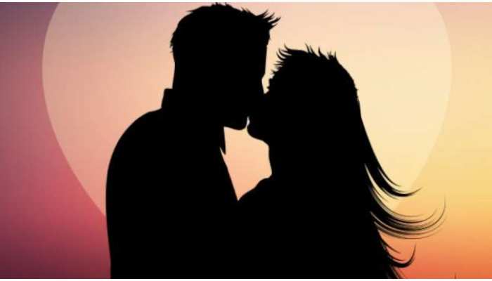 Weird News: Scotland में Kiss के बाद गूंगा हुआ शख्स, जानिए प्यार की हैरतअंगेज कहानी Weird News: Scotland में Kiss के बाद गूंगा हुआ शख्स, जानिए प्यार की हैरतअंगेज कहानी