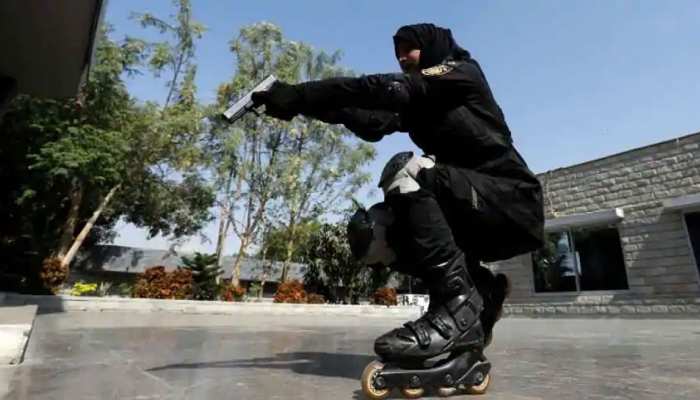 Pakistan News: अपराधियों को पकड़ने के लिए नए अवतार में दिखी Karachi Police, जानिए डिटेल Pakistan News: अपराधियों को पकड़ने के लिए नए अवतार में दिखी Karachi Police, जानिए डिटेल