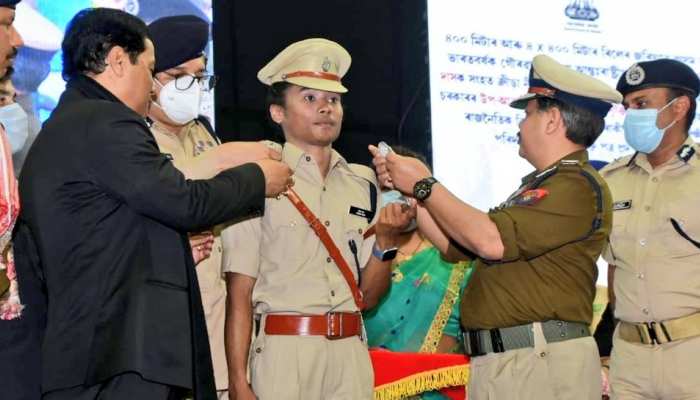 भारत की 'उड़न परी' हिमा दास बनी DSP, कहा- समर्थन के लिए धन्यवाद सर भारत की 'उड़न परी' हिमा दास बनी DSP, कहा- समर्थन के लिए धन्यवाद सर