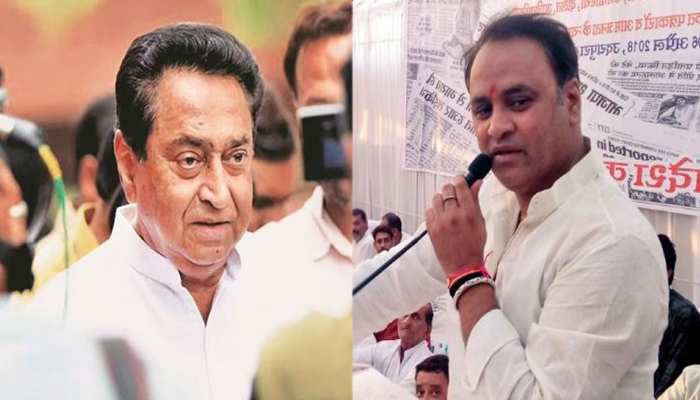 अभी सिंधिया की बगावत से उबरी नहीं थी कांग्रेस, 'गोडसे भक्त' की एंट्री से पार्टी में फिर पड़ी दरार अभी सिंधिया की बगावत से उबरी नहीं थी कांग्रेस, 'गोडसे भक्त' की एंट्री से पार्टी में फिर पड़ी दरार