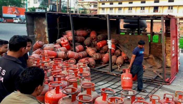 Lpg Price Hiked Rupees 25 From March 1, 2021, Here Is The Detail | Lpg Gas Cylinder Price Today: आज से 25 रुपये महंगा हुआ Lpg सिलेंडर, दिल्ली, मुंबई में 819 रुपये चुकाने होंगे | Hindi News, बिजनेस