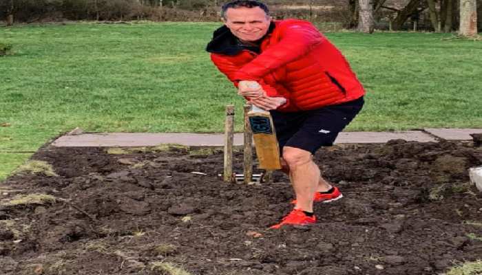 Michael Vaughan ने फिर उड़ाया अहमदाबाद के विकेट का मजाक, शेयर की खुदी हुई पिच की फोटो Michael Vaughan ने फिर उड़ाया अहमदाबाद के विकेट का मजाक, शेयर की खुदी हुई पिच की फोटो