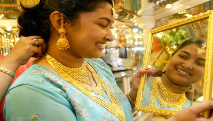 Gold Price Today, 3 March 2021: थम गए सोने के रेट! सर्राफा बाजार में कीमतें गिरी, लेकिन चांदी हुई महंगी Gold Price Today, 3 March 2021: थम गए सोने के रेट! सर्राफा बाजार में कीमतें गिरी, लेकिन चांदी हुई महंगी