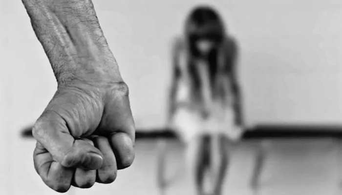 Banda Rape: 70 साल के शख्स ने 8 साल की मासूम के साथ किया रेप, गिरफ्तार Banda Rape: 70 साल के शख्स ने 8 साल की मासूम के साथ किया रेप, गिरफ्तार