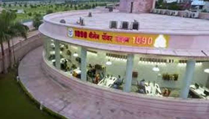 ताजमहल के बाद लखनऊ के वीमेन पॉवर लाइन 1090 मुख्यालय को भी बम से उड़ाने की धमकी ताजमहल के बाद लखनऊ के वीमेन पॉवर लाइन 1090 मुख्यालय को भी बम से उड़ाने की धमकी