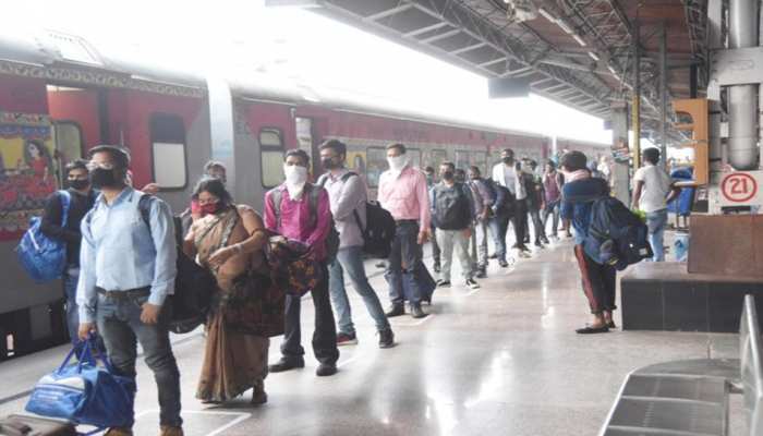 Indian railways hikes platform ticket price applicable from today | Indian  railways: रेलवे ने प्लेटफॉर्म टिकट के दाम तीन गुना बढ़ाए, अब 10 की जगह 30  रुपये देने होंगे | Hindi News, बिजनेस
