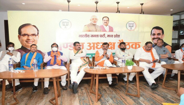 निकाय चुनाव में भाजपा इन नेताओं को देगी टिकट, प्रदेश अध्यक्ष वीडी शर्मा ने किया खुलासा निकाय चुनाव में भाजपा इन नेताओं को देगी टिकट, प्रदेश अध्यक्ष वीडी शर्मा ने किया खुलासा