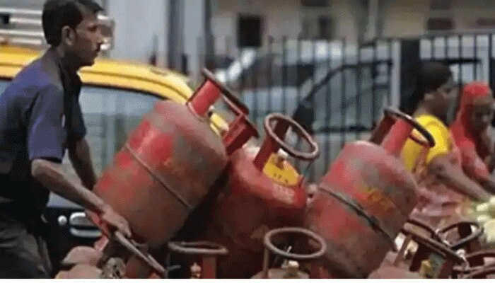 LPG cylinder 100 ਰੁਪਏ ਸਸਤਾ ਖ਼ਰੀਦਣ ਦਾ ਸੁਨਹਿਰੀ ਮੌਕਾ, ਸਿਰਫ਼ ਛੋਟਾ ਜਾ ਕੰਮ ਕਰੋਂ LPG cylinder 100 ਰੁਪਏ ਸਸਤਾ ਖ਼ਰੀਦਣ ਦਾ ਸੁਨਹਿਰੀ ਮੌਕਾ, ਸਿਰਫ਼ ਛੋਟਾ ਜਾ ਕੰਮ ਕਰੋਂ