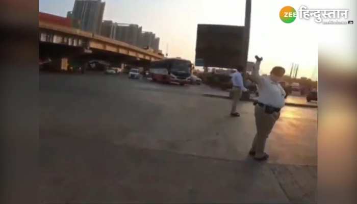 Viral Video: ट्रैफिक पुलिस ने नियम तोड़ने वालों को पहचाने का नया तरीका निकाला