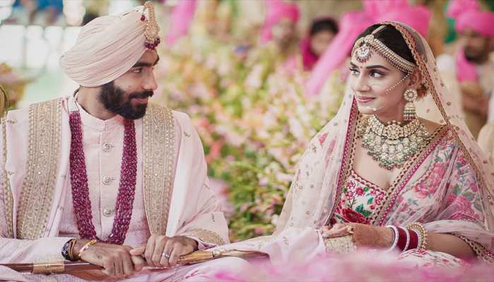 PHOTO : ਇਸ ਖ਼ਾਸ ਡੈਸਟੀਨੇਸ਼ਨ 'ਤੇ ਗੇਂਦਬਾਜ਼ ਜਸਪ੍ਰੀਤ ਬੁਮਰਾਹ ਦਾ ਹੋਇਆ ਆਨੰਦ ਕਾਰਜ, ਮਸ਼ਹੂਰ TV Anchor ਨਾਲ ਕੀਤਾ ਵਿਆਹ PHOTO : ਇਸ ਖ਼ਾਸ ਡੈਸਟੀਨੇਸ਼ਨ 'ਤੇ ਗੇਂਦਬਾਜ਼ ਜਸਪ੍ਰੀਤ ਬੁਮਰਾਹ ਦਾ ਹੋਇਆ ਆਨੰਦ ਕਾਰਜ, ਮਸ਼ਹੂਰ TV Anchor ਨਾਲ ਕੀਤਾ ਵਿਆਹ