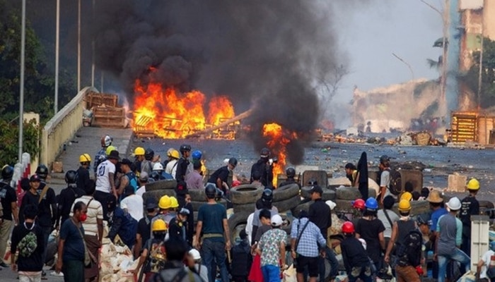 Myanmar coup: सेना की हिंसक कार्रवाई, 100 से ज़्यादा लोगों की मौत Myanmar coup: सेना की हिंसक कार्रवाई, 100 से ज़्यादा लोगों की मौत