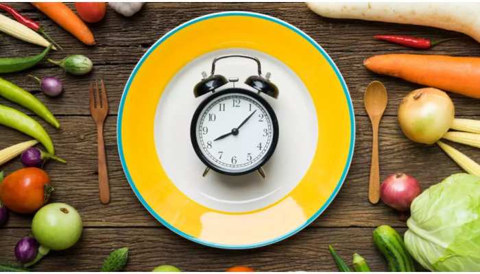 Foods To Avoid On An Empty Stomach: खाली पेट न करें इन चीजों का सेवन, परेशानी में फंस जाएंगे आप Foods To Avoid On An Empty Stomach: खाली पेट न करें इन चीजों का सेवन, परेशानी में फंस जाएंगे आप