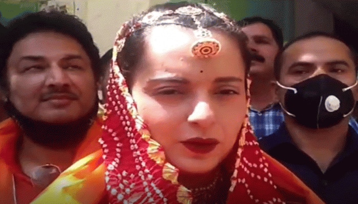 'थलाइवी' की शूटिंग से पहले Nathdwara पहुंची Kangana Ranaut, बोलीं- दर्शन से सुकून मिला 'थलाइवी' की शूटिंग से पहले Nathdwara पहुंची Kangana Ranaut, बोलीं- दर्शन से सुकून मिला