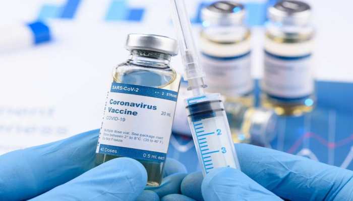 Udaipur: Vaccination के प्रति जागरुकता का DM ने उठाया बीड़ा, 2 दिन में 5 हजार लोगों ने लगवाया टीका Udaipur: Vaccination के प्रति जागरुकता का DM ने उठाया बीड़ा, 2 दिन में 5 हजार लोगों ने लगवाया टीका