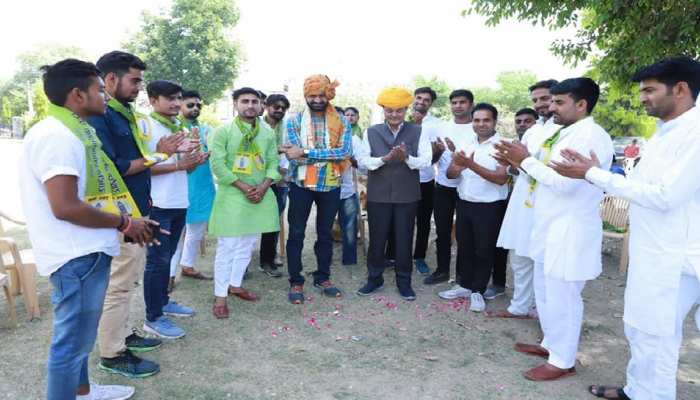 Rajsamand ByPolls में तीसरा मोर्चा भी एक्टिव, जानिए किसका गणित बिगाड़ेंगे RLP के प्रहलाद खटाना Rajsamand ByPolls में तीसरा मोर्चा भी एक्टिव, जानिए किसका गणित बिगाड़ेंगे RLP के प्रहलाद खटाना