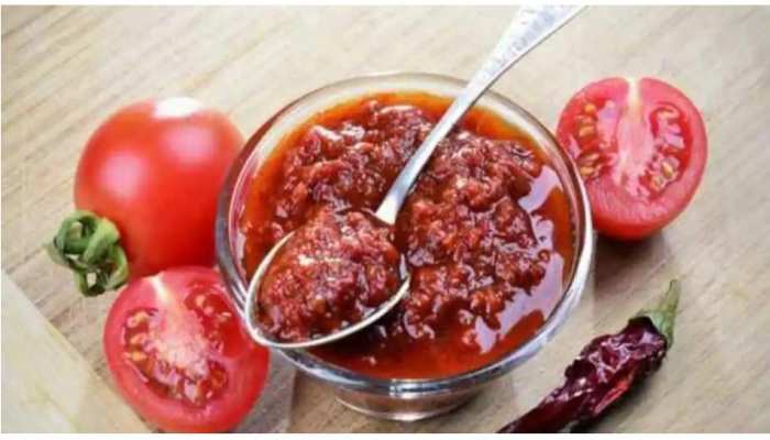 Tomato Chutney Recipe: सुबह के नाश्ते से लेकर डिनर तक में सर्व करें टमाटर की खट्टी-मीठी चटनी, जानिए रेसिपी Tomato Chutney Recipe: सुबह के नाश्ते से लेकर डिनर तक में सर्व करें टमाटर की खट्टी-मीठी चटनी, जानिए रेसिपी