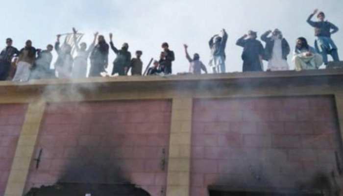 पाकिस्तान: कट्टरपंथियों द्वारा तोड़े गए मंदिर का होगा पुनर्निर्माण, सरकार ने जारी किए इतने करोड़ पाकिस्तान: कट्टरपंथियों द्वारा तोड़े गए मंदिर का होगा पुनर्निर्माण, सरकार ने जारी किए इतने करोड़