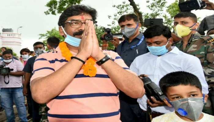 Madhupur Bypoll 2021: हेमंत सोरेन का दावा, मधुपुर चुनाव जीतकर बनाएंगे जीत की हैट्रिक Madhupur Bypoll 2021: हेमंत सोरेन का दावा, मधुपुर चुनाव जीतकर बनाएंगे जीत की हैट्रिक