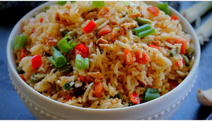 Burnt Garlic Chilli Veg Fried Rice Recipe: लंच में बनाइए लहसुनी पुलाव, इस रेसिपी से दोगुना होगा मजा Burnt Garlic Chilli Veg Fried Rice Recipe: लंच में बनाइए लहसुनी पुलाव, इस रेसिपी से दोगुना होगा मजा