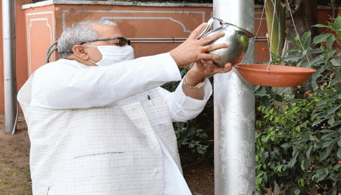 गवर्नर Kalraj Mishra की दरियादिली पर फिर जनता ने हारा दिल, बोली- कितनी बार जीतेंगे गवर्नर Kalraj Mishra की दरियादिली पर फिर जनता ने हारा दिल, बोली- कितनी बार जीतेंगे