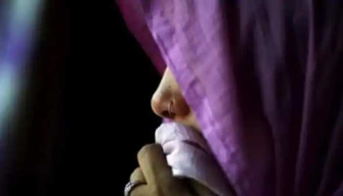 अजब प्रेम की गजब कहानी: 3 बच्चों की मां 14 साल के लड़के के संग हुई फरार, सच सामने आने के बाद चौंक गई पुलिस अजब प्रेम की गजब कहानी: 3 बच्चों की मां 14 साल के लड़के के संग हुई फरार, सच सामने आने के बाद चौंक गई पुलिस