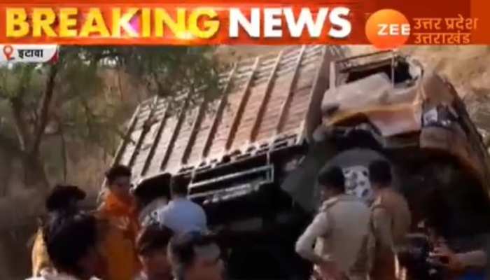 इटावा में बड़ा सड़क हादसा, DCM पलटने से 10 श्रद्धालुओं की मौत 30 से ज्यादा घायल इटावा में बड़ा सड़क हादसा, DCM पलटने से 10 श्रद्धालुओं की मौत 30 से ज्यादा घायल