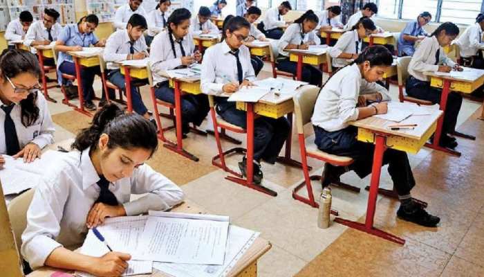 Board Exam 2021: इन राज्यों में बदली 10वीं-12वीं की बोर्ड परीक्षाओं की तारीख, देखें UP-MP में कब होंगे एग्जाम Board Exam 2021: इन राज्यों में बदली 10वीं-12वीं की बोर्ड परीक्षाओं की तारीख, देखें UP-MP में कब होंगे एग्जाम