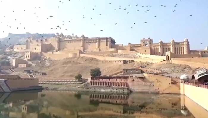 धार्मिक आयोजनों और जुलूसों पर रोक, कार्यक्रमों में लोगों की संख्या सीमित धार्मिक आयोजनों और जुलूसों पर रोक, कार्यक्रमों में लोगों की संख्या सीमित