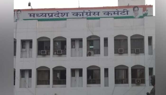 बीजेपी के बाद कांग्रेस दफ्तर में भी कोरोना की एंट्री, इतने दिनों के लिए PCC दफ्तर में ''लॉकडाउन'' बीजेपी के बाद कांग्रेस दफ्तर में भी कोरोना की एंट्री, इतने दिनों के लिए PCC दफ्तर में ''लॉकडाउन''