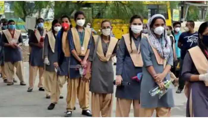 UP Board 10th 12th Exam 2021: यूपी में स्थगित हुई बोर्ड परीक्षा, अगले आदेश का इंतजार UP Board 10th 12th Exam 2021: यूपी में स्थगित हुई बोर्ड परीक्षा, अगले आदेश का इंतजार
