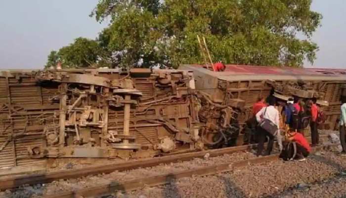 बिहार में मालगाड़ी के डब्बे पटरी से उतरे, ट्रेनों का परिचालन हुआ प्रभावित बिहार में मालगाड़ी के डब्बे पटरी से उतरे, ट्रेनों का परिचालन हुआ प्रभावित
