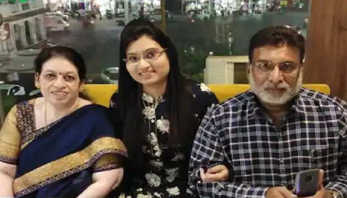 बेहद दुखद: कोरोना ने 1 हफ्ते में खत्म कर दिया पूरा परिवार, अब सूने घर को पहरा दे रहा गार्ड बेहद दुखद: कोरोना ने 1 हफ्ते में खत्म कर दिया पूरा परिवार, अब सूने घर को पहरा दे रहा गार्ड