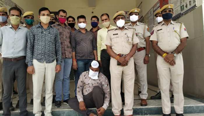 Jhalawar News: अंतरराज्यीय हथियार तस्कर गिरफ्तार, 11 हथियार बरामद Jhalawar News: अंतरराज्यीय हथियार तस्कर गिरफ्तार, 11 हथियार बरामद