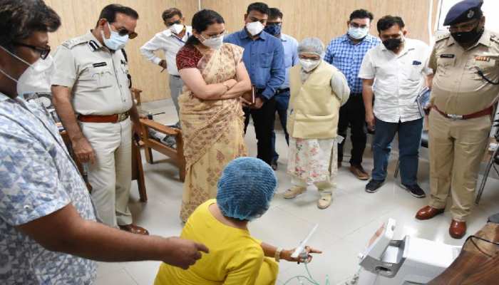 हिसार के नागरिक अस्पताल को 30 ऑक्सीजन कंसंट्रेटर मिले, ऑक्सीजन प्लांट भी जल्द होगा शुरू हिसार के नागरिक अस्पताल को 30 ऑक्सीजन कंसंट्रेटर मिले, ऑक्सीजन प्लांट भी जल्द होगा शुरू