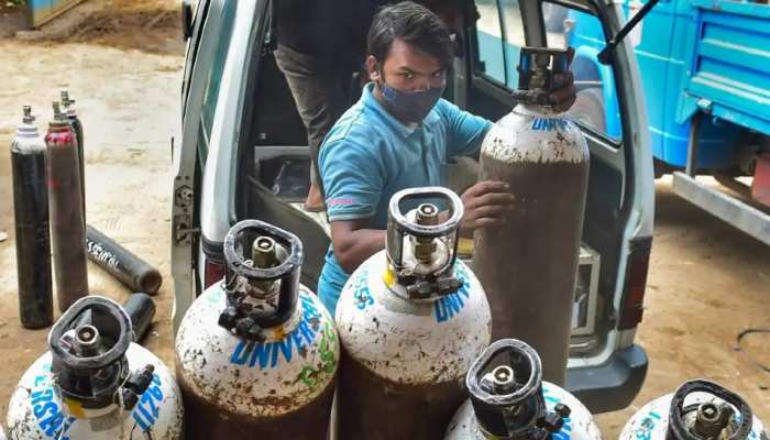 महामारी के बीच आगरा IG रेंज का सराहनीय कदम, कम कराए ऑक्सीजन के दाम महामारी के बीच आगरा IG रेंज का सराहनीय कदम, कम कराए ऑक्सीजन के दाम
